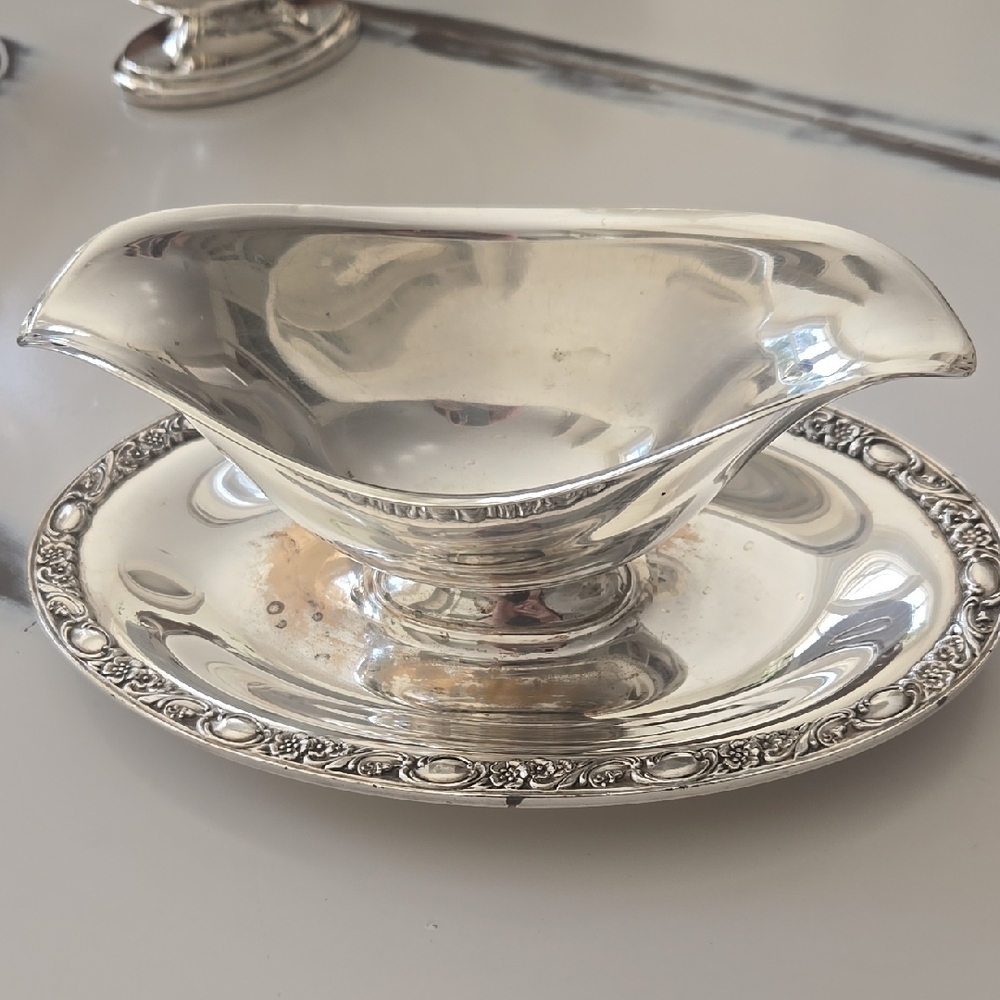 Silver Serveware Gravy Boat with Ornate Design